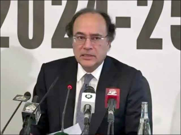 Pakistan current account deficit has reduced to only $252 million, Finance Minister