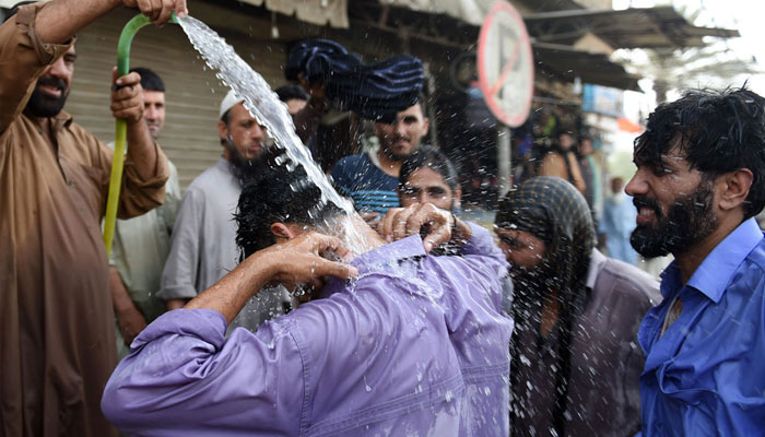Karachi: Heat increases with humidity, intensity likely to exceed 41 degrees