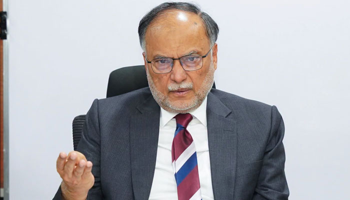 The solution is to form 160 empowered district governments or to create 12 to 15 provinces